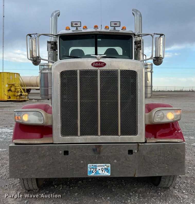 image for item EL5548 2014 Peterbilt 388 semi truck