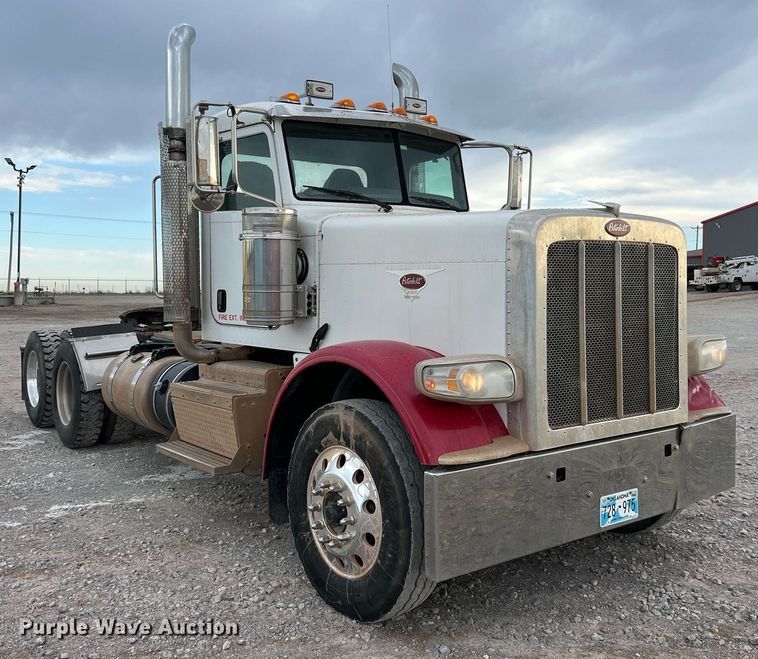 image for item EL5548 2014 Peterbilt 388 semi truck