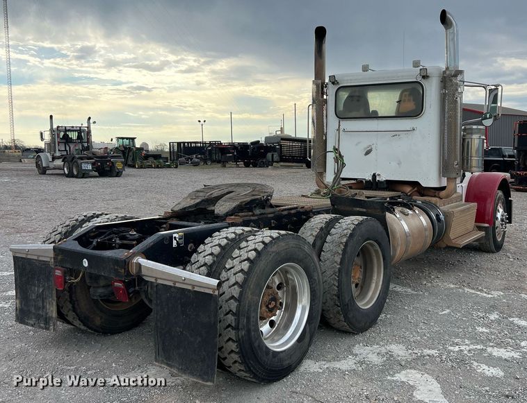 image for item EL5548 2014 Peterbilt 388 semi truck