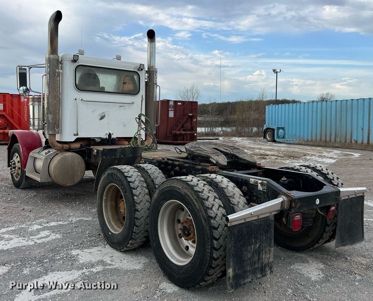 image for item EL5548 2014 Peterbilt 388 semi truck