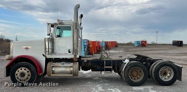 image for item EL5548 2014 Peterbilt 388 semi truck