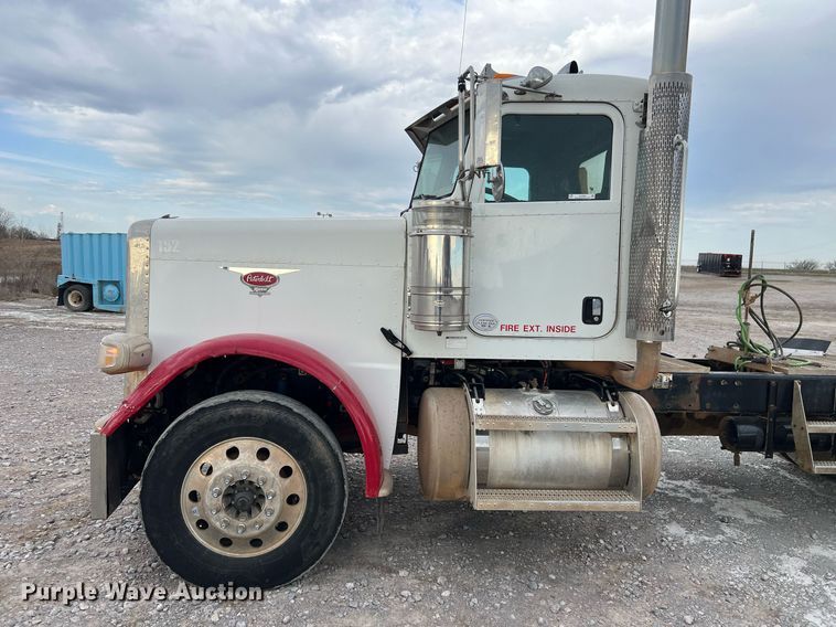 image for item EL5548 2014 Peterbilt 388 semi truck