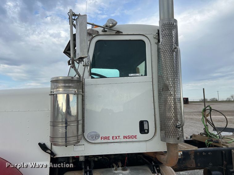 image for item EL5548 2014 Peterbilt 388 semi truck