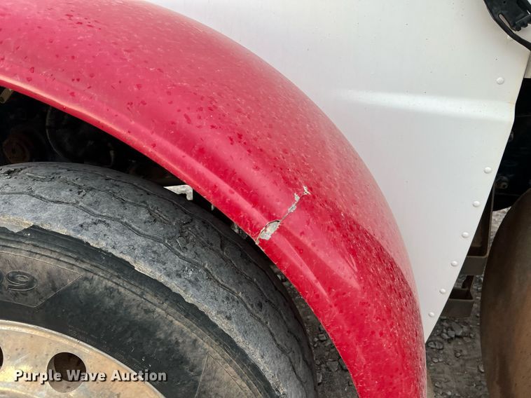 image for item EL5548 2014 Peterbilt 388 semi truck