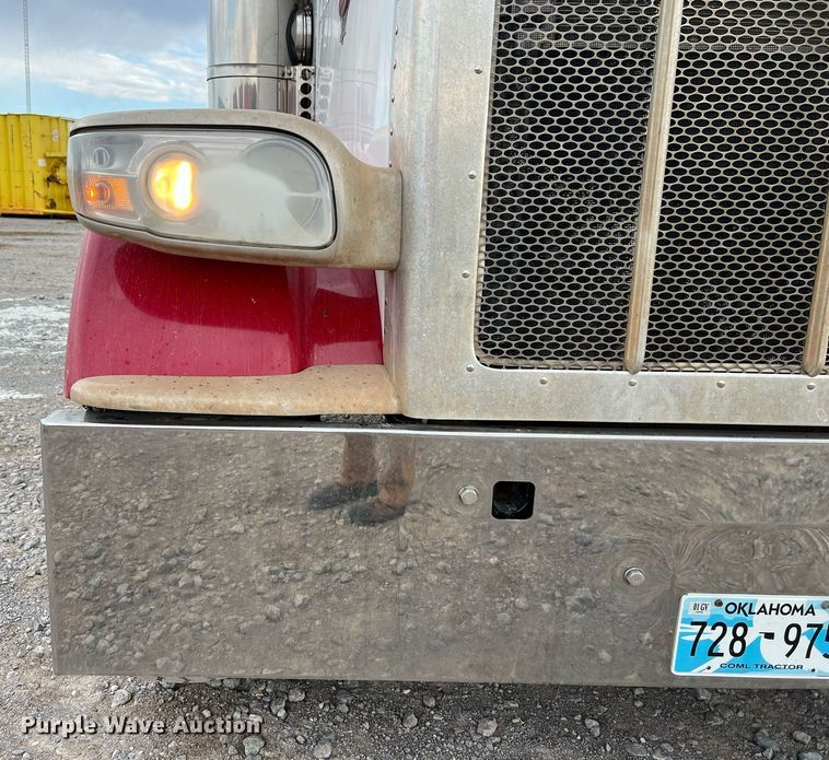 image for item EL5548 2014 Peterbilt 388 semi truck
