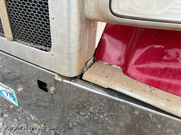 image for item EL5548 2014 Peterbilt 388 semi truck