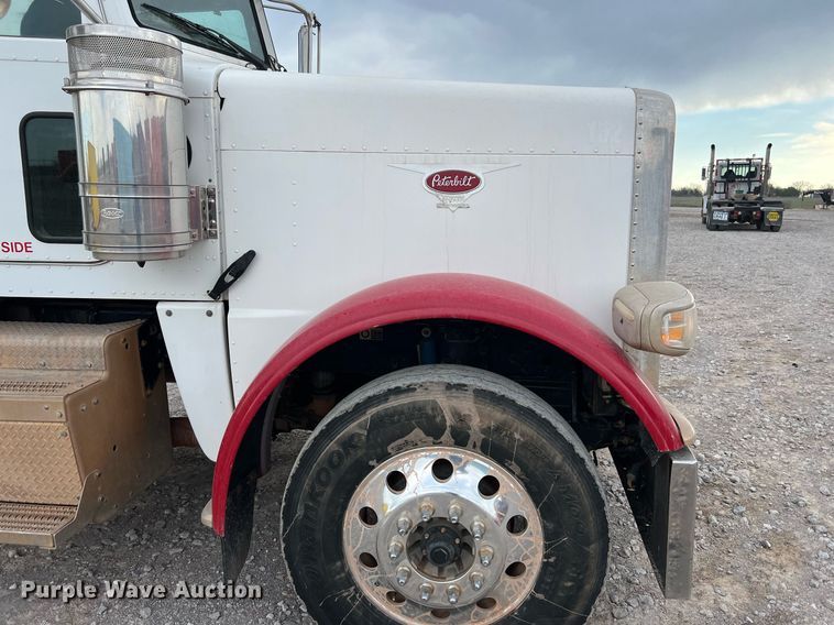 image for item EL5548 2014 Peterbilt 388 semi truck