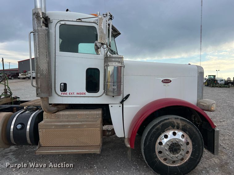 image for item EL5548 2014 Peterbilt 388 semi truck