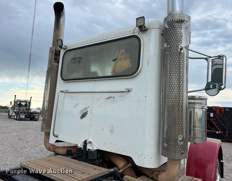 image for item EL5548 2014 Peterbilt 388 semi truck