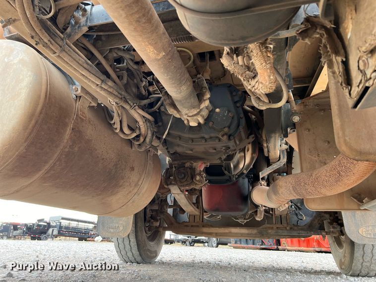 image for item EL5548 2014 Peterbilt 388 semi truck