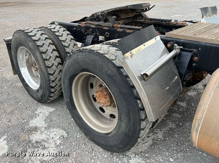 image for item EL5548 2014 Peterbilt 388 semi truck