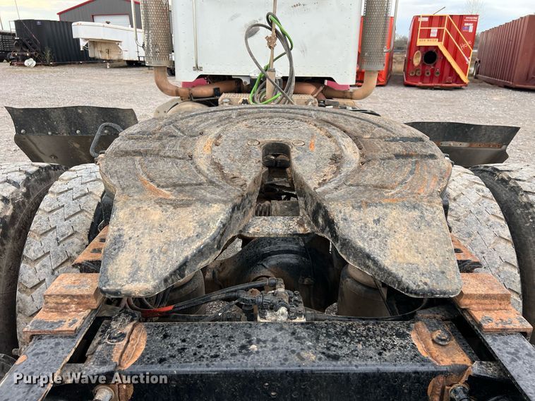 image for item EL5548 2014 Peterbilt 388 semi truck