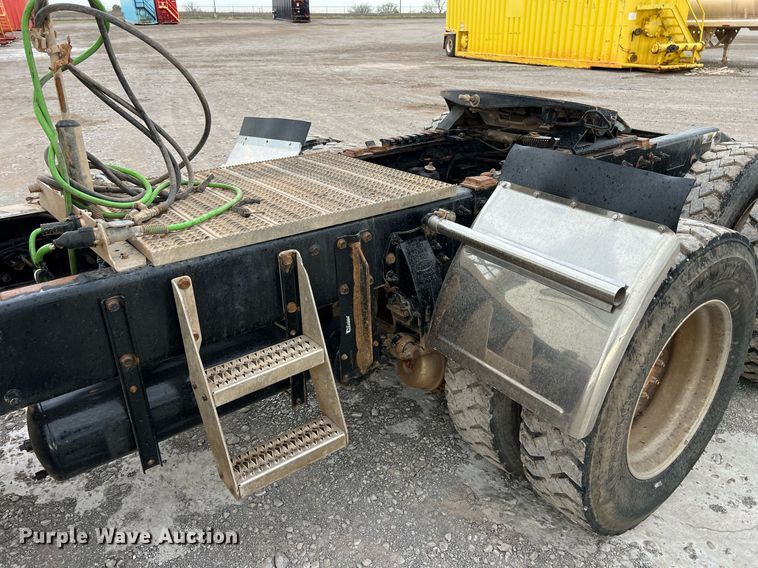 image for item EL5548 2014 Peterbilt 388 semi truck