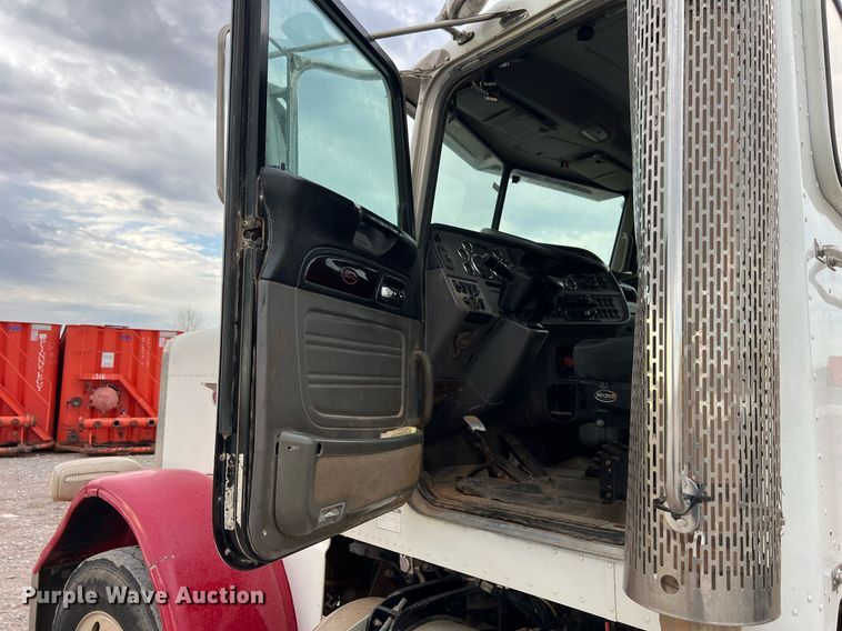 image for item EL5548 2014 Peterbilt 388 semi truck