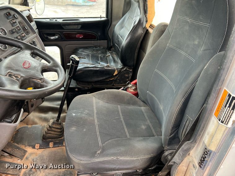 image for item EL5548 2014 Peterbilt 388 semi truck