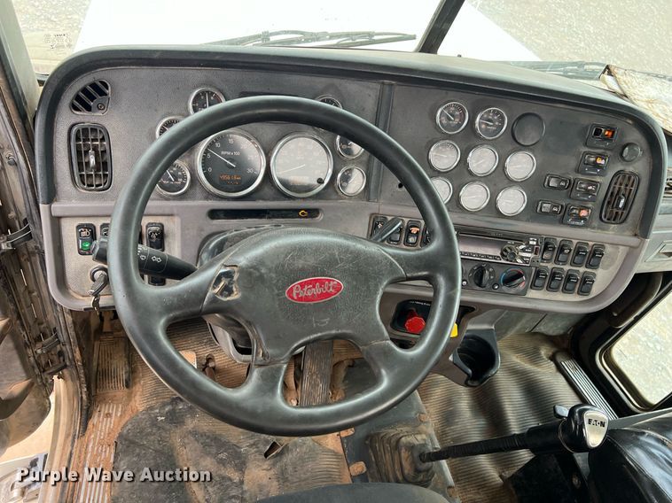 image for item EL5548 2014 Peterbilt 388 semi truck