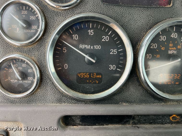 image for item EL5548 2014 Peterbilt 388 semi truck