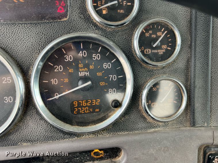 image for item EL5548 2014 Peterbilt 388 semi truck