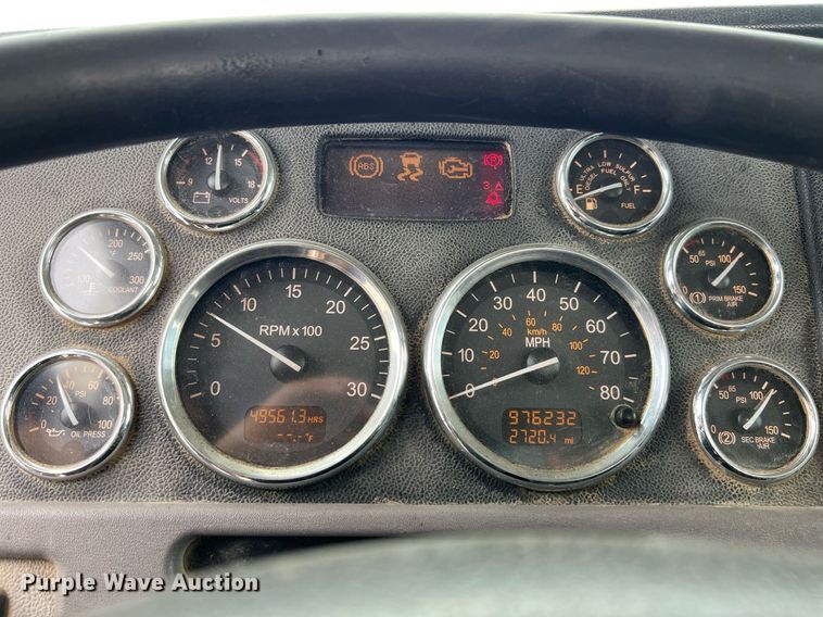 image for item EL5548 2014 Peterbilt 388 semi truck