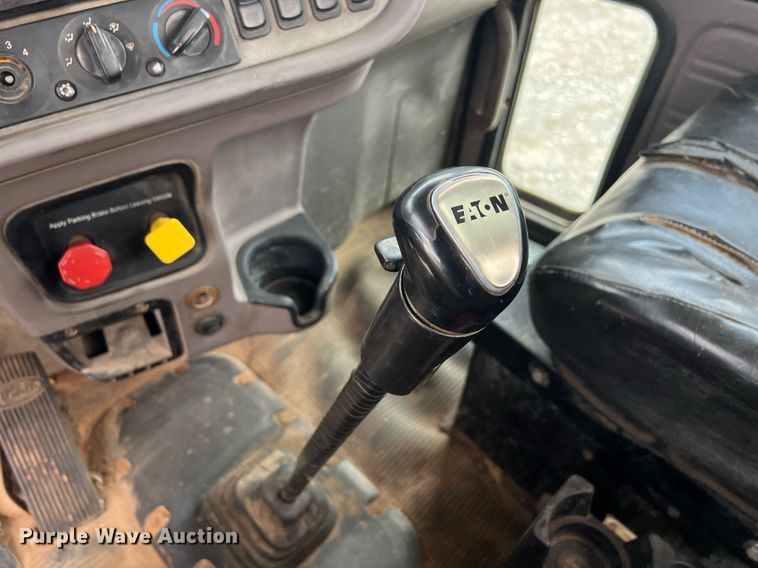 image for item EL5548 2014 Peterbilt 388 semi truck