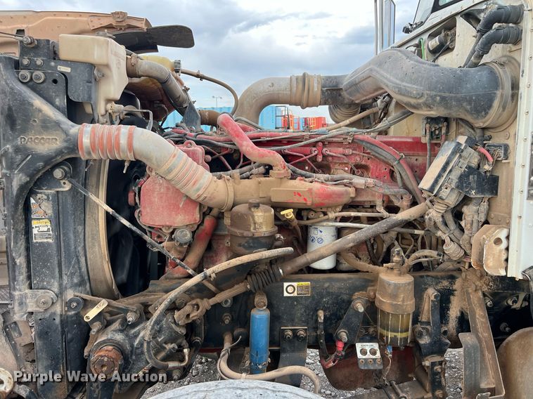 image for item EL5548 2014 Peterbilt 388 semi truck