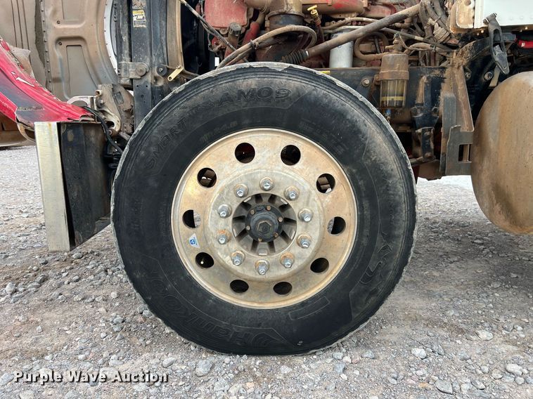 image for item EL5548 2014 Peterbilt 388 semi truck