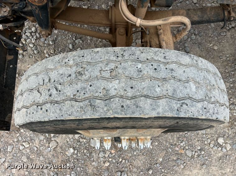 image for item EL5548 2014 Peterbilt 388 semi truck