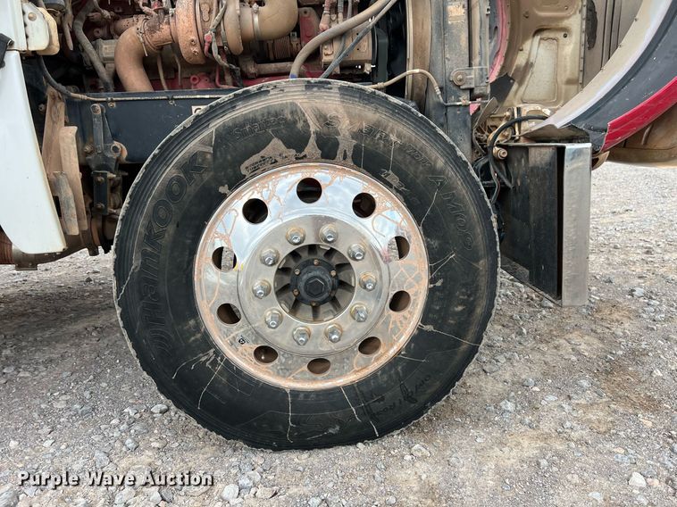 image for item EL5548 2014 Peterbilt 388 semi truck