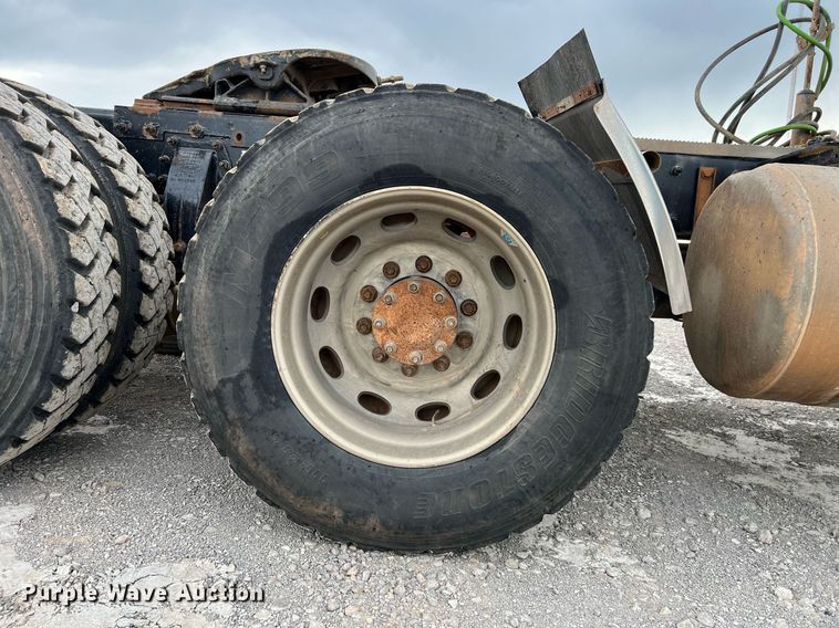 image for item EL5548 2014 Peterbilt 388 semi truck