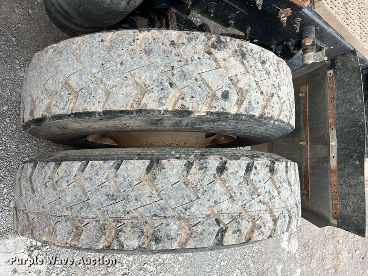 image for item EL5548 2014 Peterbilt 388 semi truck