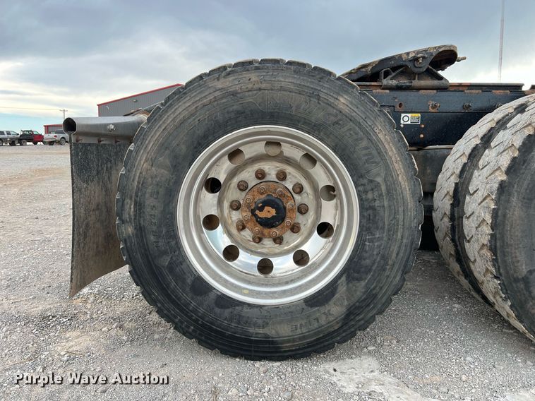 image for item EL5548 2014 Peterbilt 388 semi truck