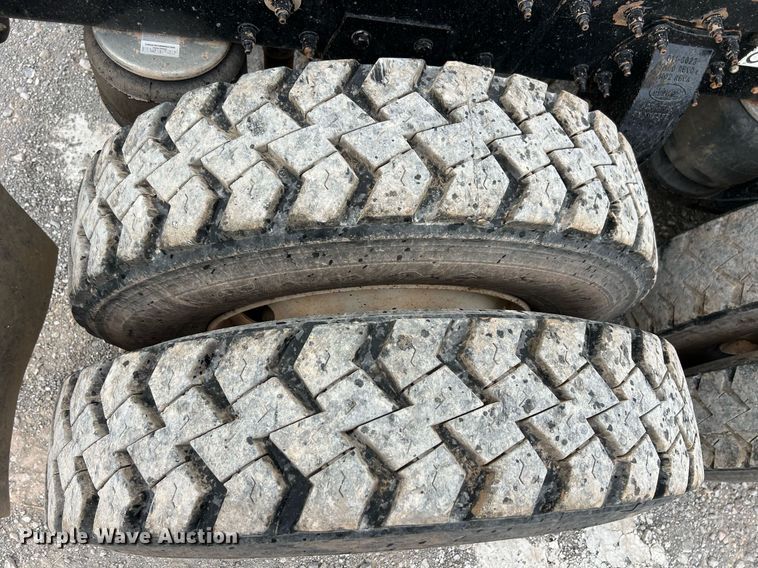 image for item EL5548 2014 Peterbilt 388 semi truck