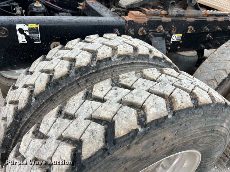 image for item EL5548 2014 Peterbilt 388 semi truck