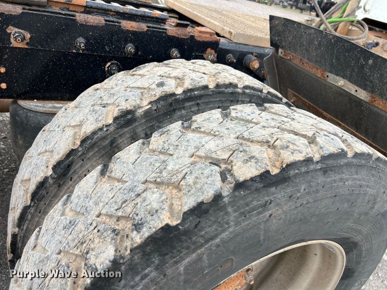 image for item EL5548 2014 Peterbilt 388 semi truck