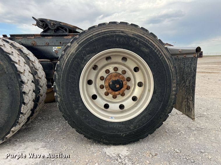 image for item EL5548 2014 Peterbilt 388 semi truck