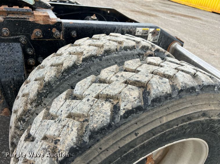 image for item EL5548 2014 Peterbilt 388 semi truck