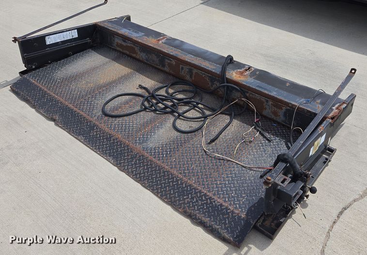 image for item EL5642 (2) end gate lifts
