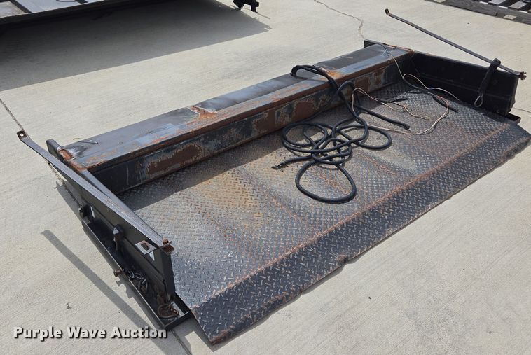 image for item EL5642 (2) end gate lifts