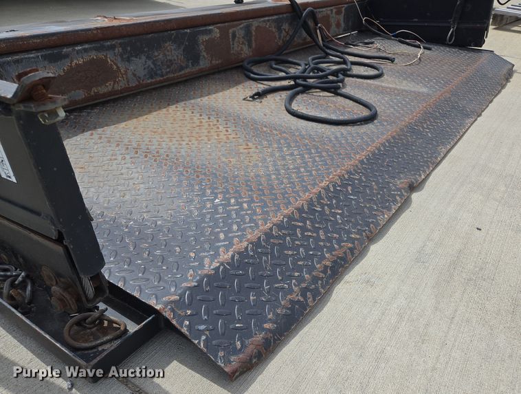 image for item EL5642 (2) end gate lifts