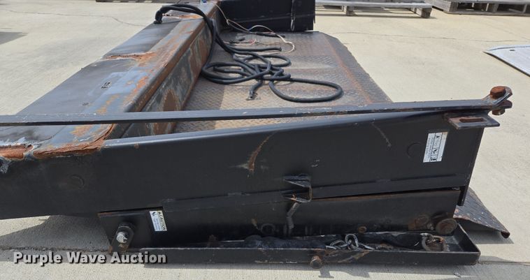 image for item EL5642 (2) end gate lifts