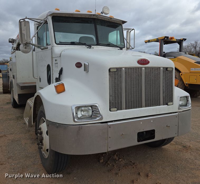 image for item EL5716 2004 Peterbilt 330 utility / service truck