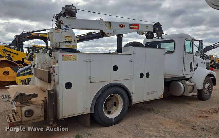 image for item EL5716 2004 Peterbilt 330 utility / service truck