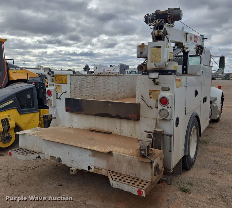 image for item EL5716 2004 Peterbilt 330 utility / service truck