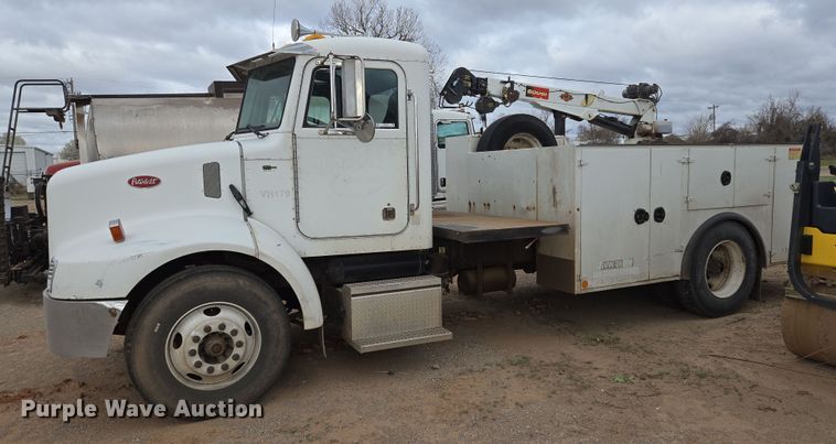 image for item EL5716 2004 Peterbilt 330 utility / service truck