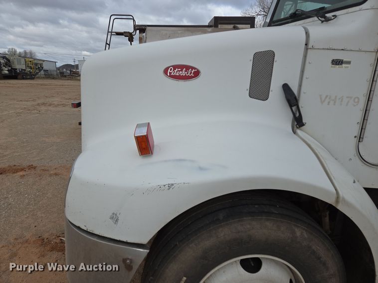 image for item EL5716 2004 Peterbilt 330 utility / service truck