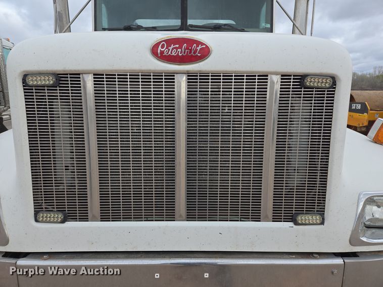 image for item EL5716 2004 Peterbilt 330 utility / service truck