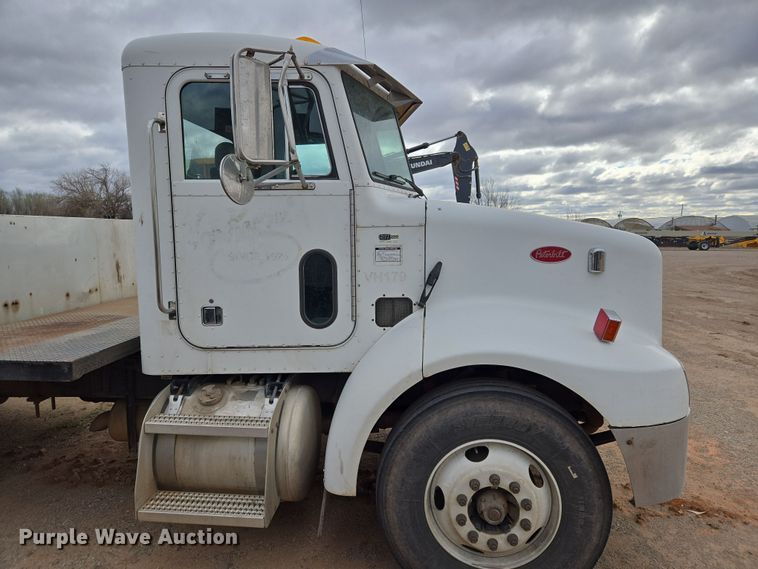 image for item EL5716 2004 Peterbilt 330 utility / service truck