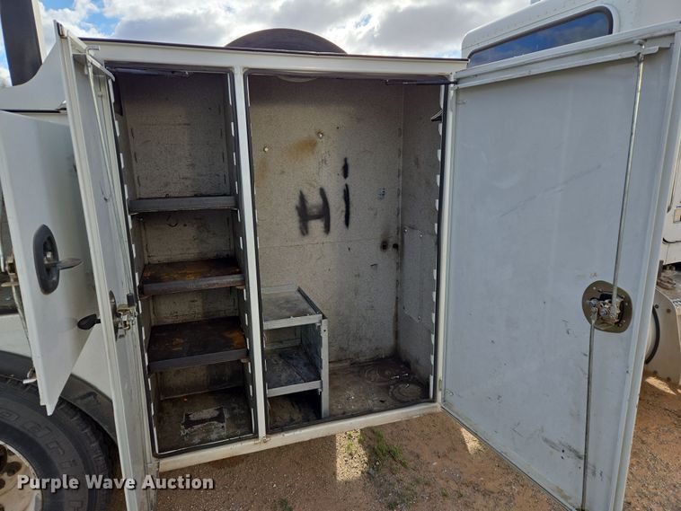 image for item EL5716 2004 Peterbilt 330 utility / service truck