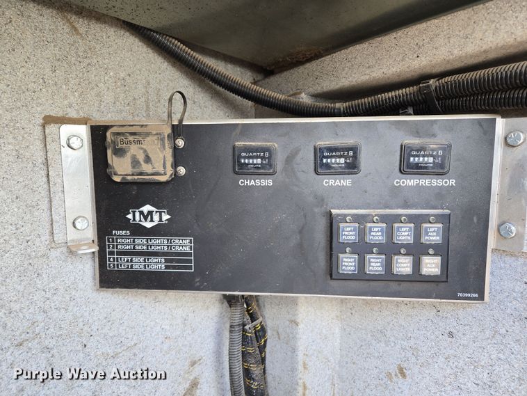 image for item EL5716 2004 Peterbilt 330 utility / service truck