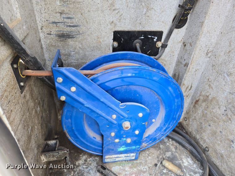 image for item EL5716 2004 Peterbilt 330 utility / service truck